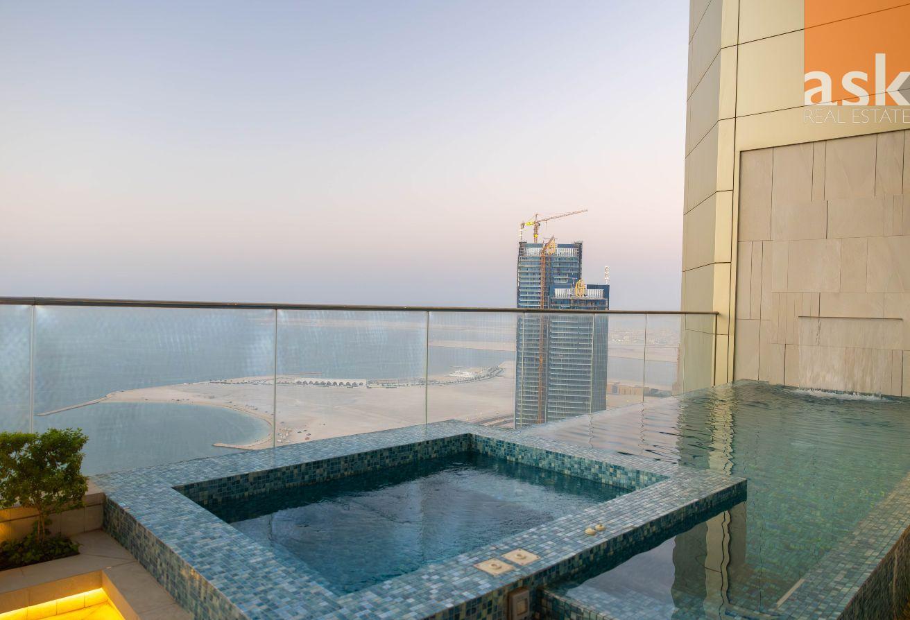 Private infinity pool of the Crown Penthouse at ONYX, Bahrain Bay