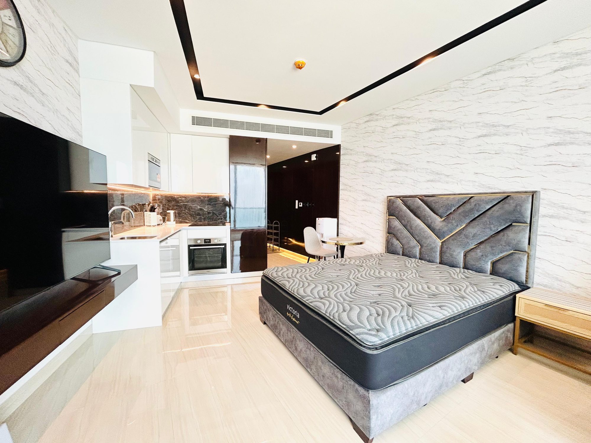 One-Bedroom Apartment with Parking and Pool