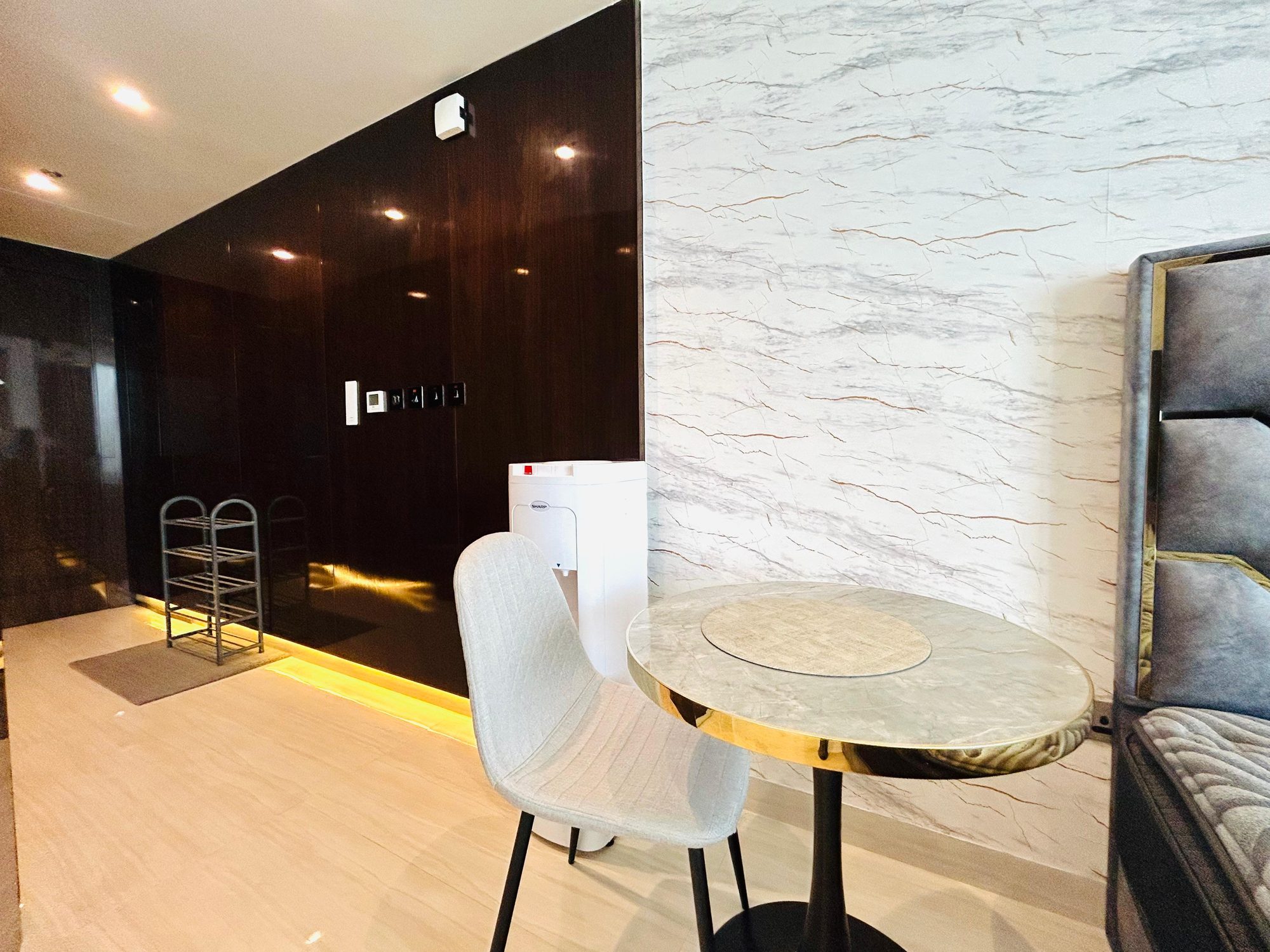 One-Bedroom Apartment with Parking and Pool