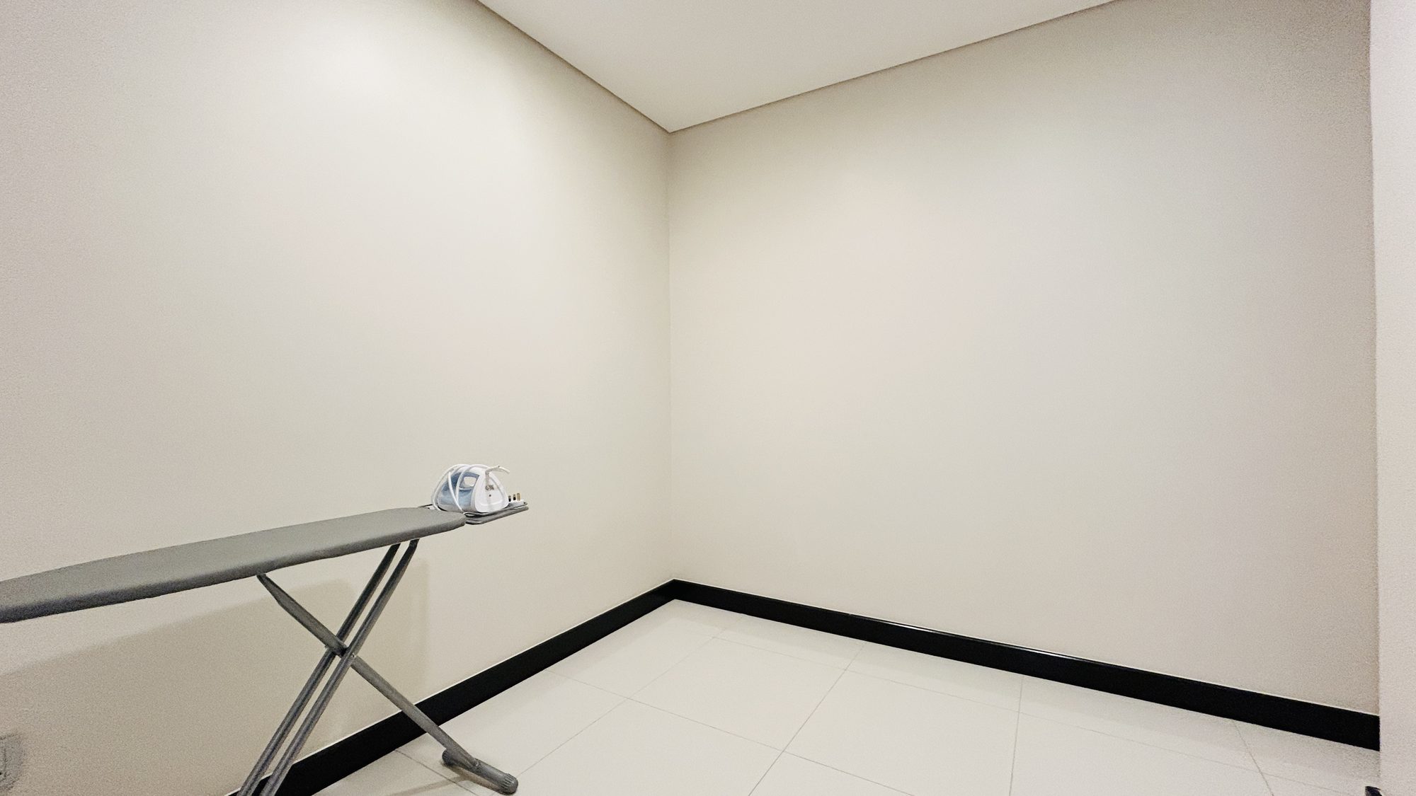 Two Bedroom Apartment with Pool and Gym