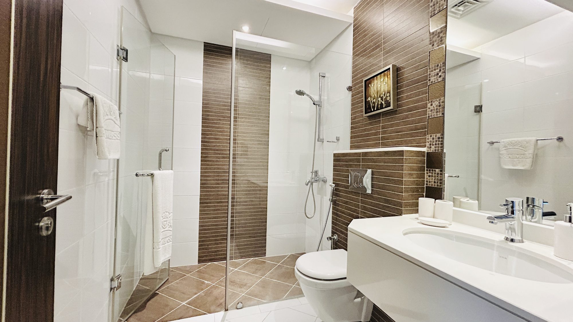 Two Bedroom Apartment with Pool and Gym