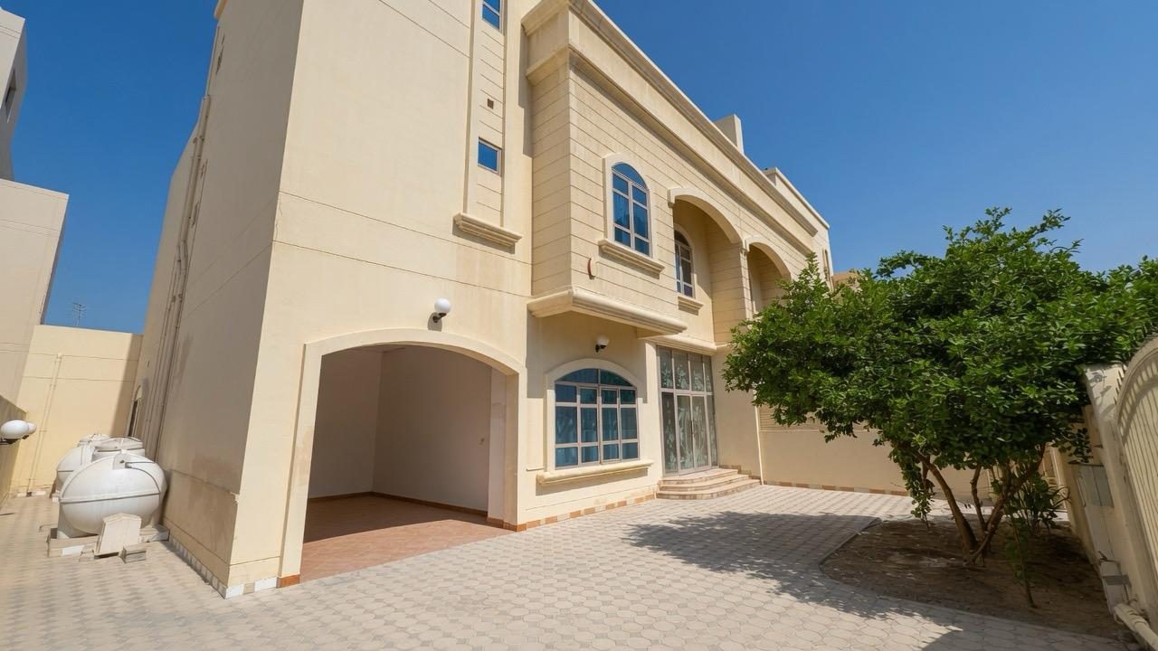 Four-Bedroom Villa with Pool and Gym Access