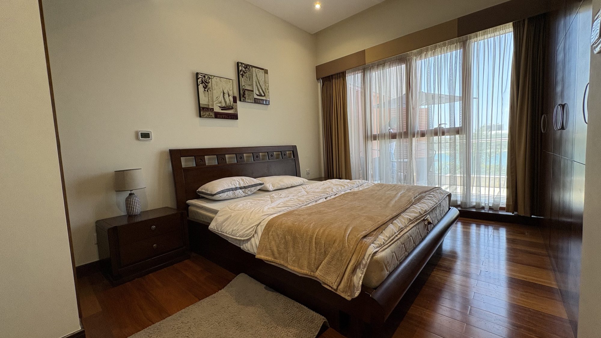 1 Bedroom Apartment with Water Views and Balcony