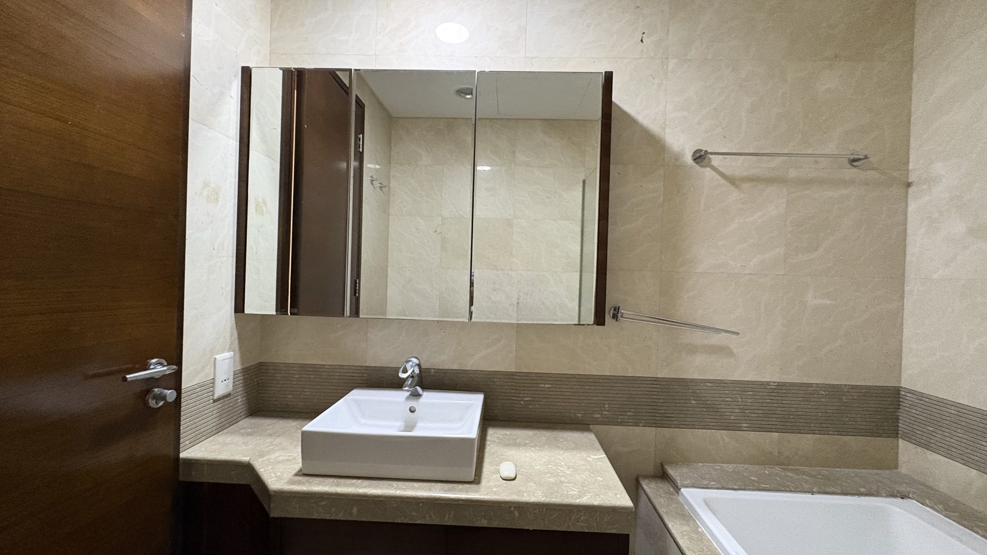 1 Bedroom Apartment with Water Views and Balcony
