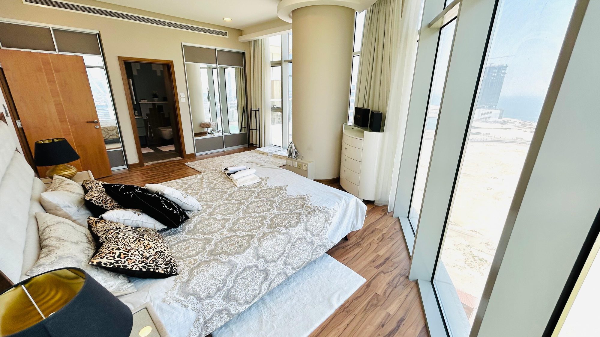 One Bedroom Apartment with Dual Bathrooms