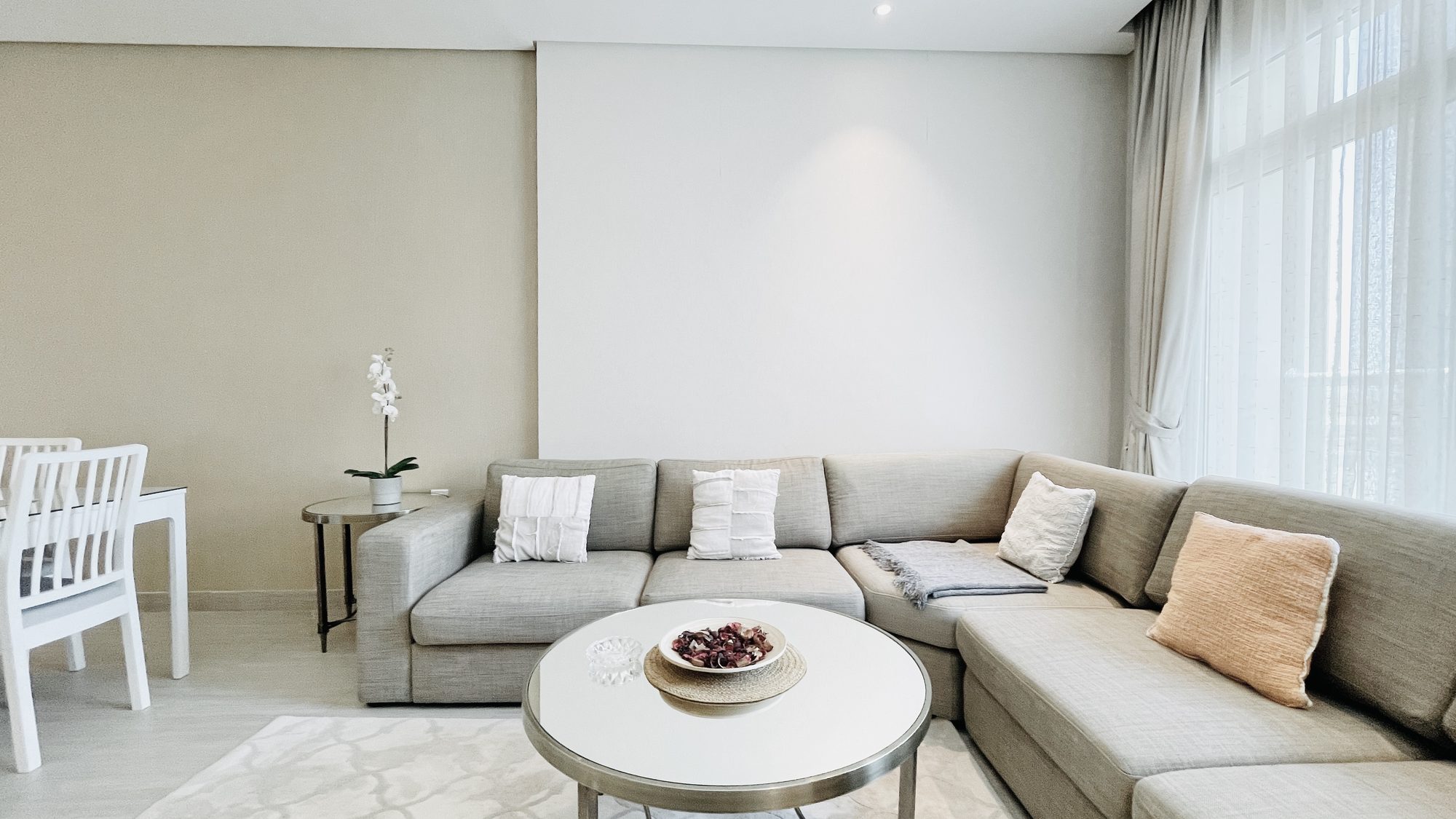 Two-Bedroom Apartment with Pool and Gym