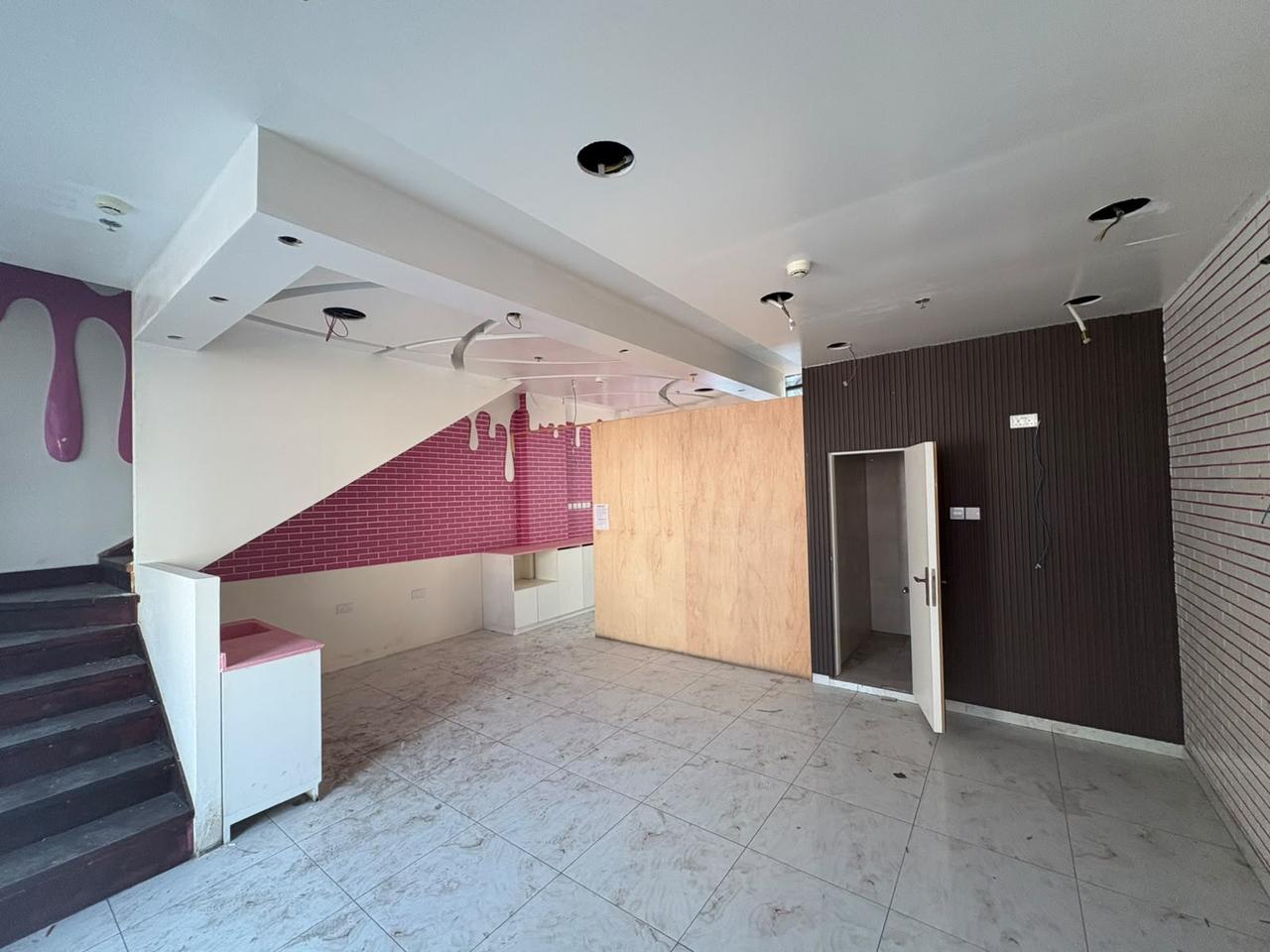One-Bedroom Unfurnished Floor with Parking