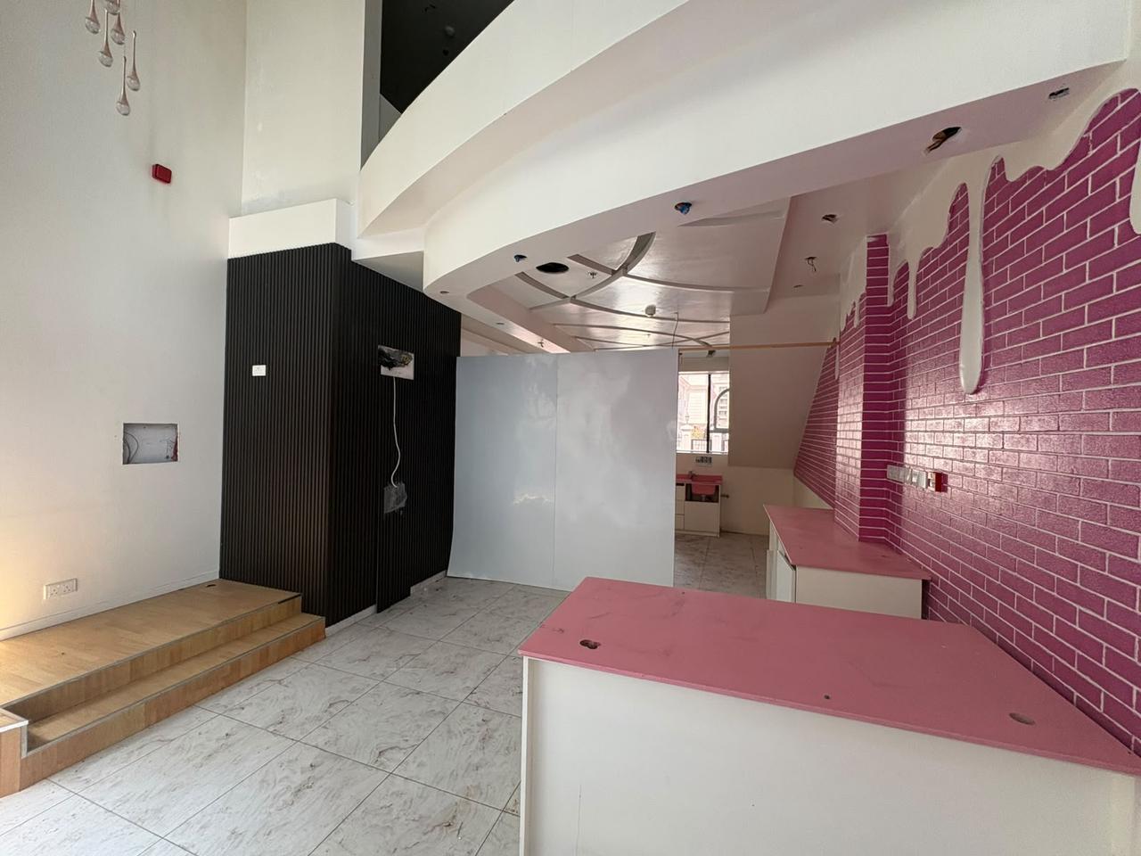 One-Bedroom Unfurnished Floor with Parking