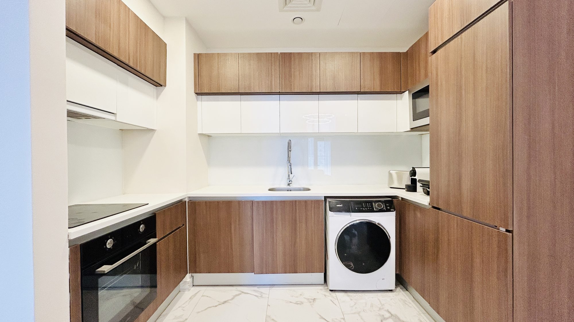 One-Bedroom Apartment with Balcony and Two Bathrooms