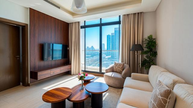 One-Bedroom Apartment with Pool and Gym