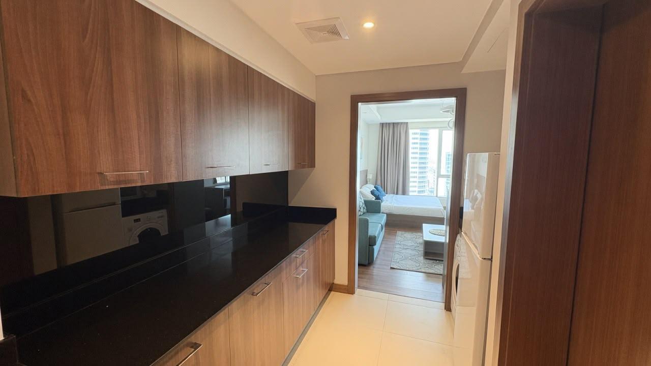 One-Bedroom Apartment with Pool and Gym Access