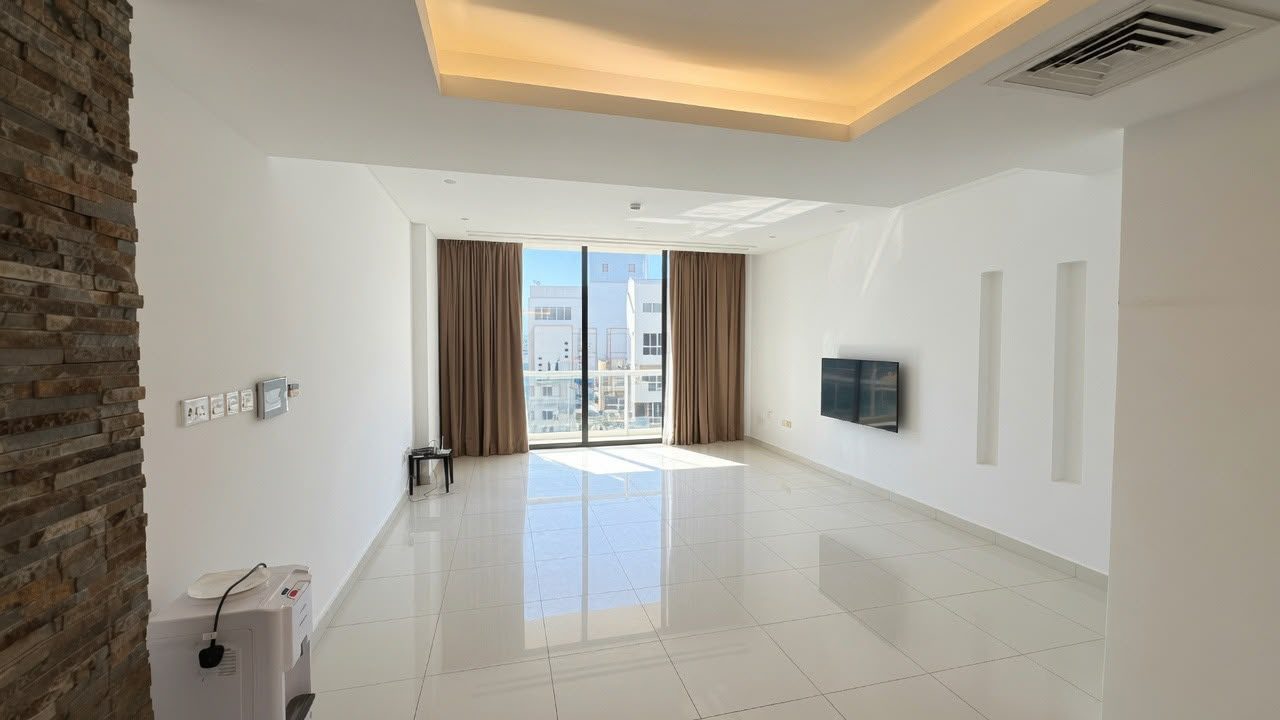 2 Bedroom Duplex with Water Views and Pool