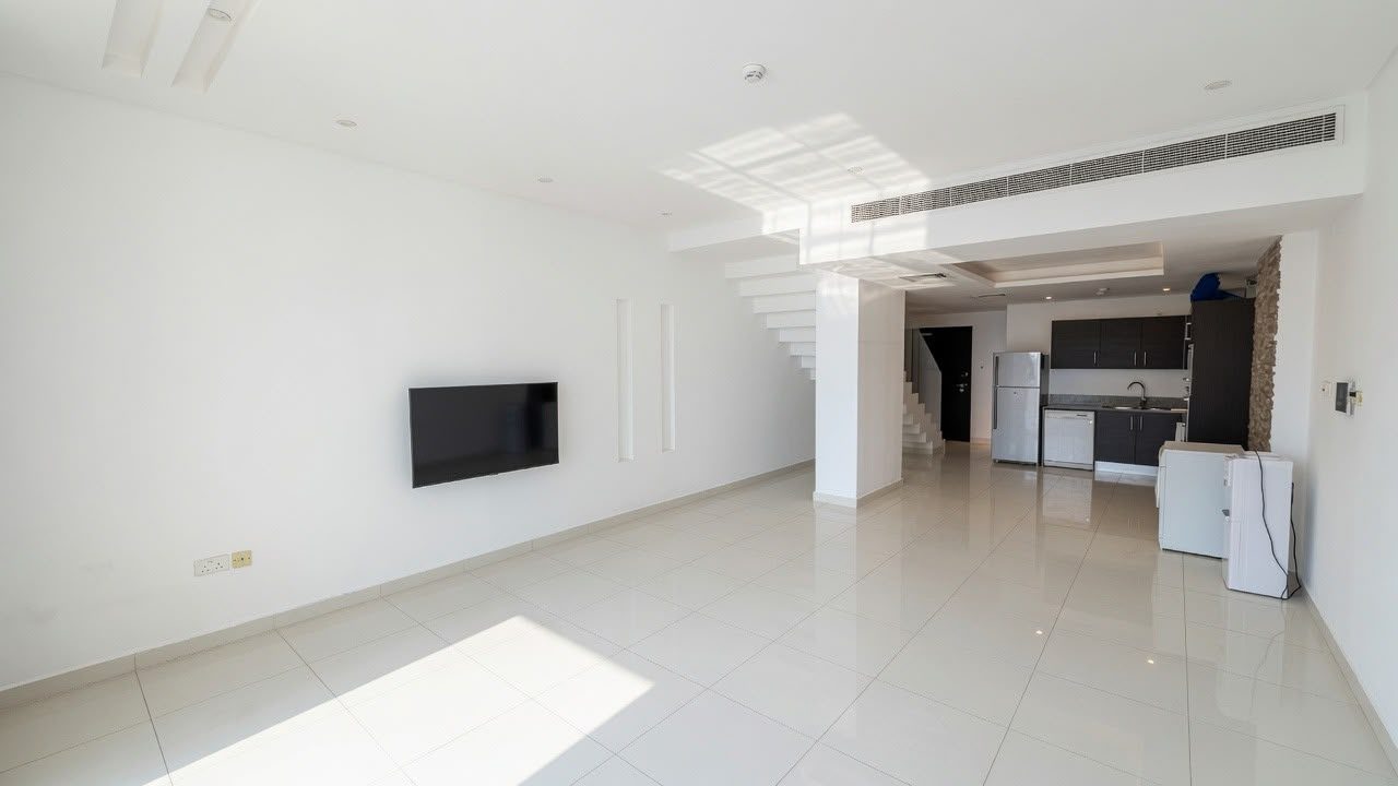 2 Bedroom Duplex with Water Views and Pool