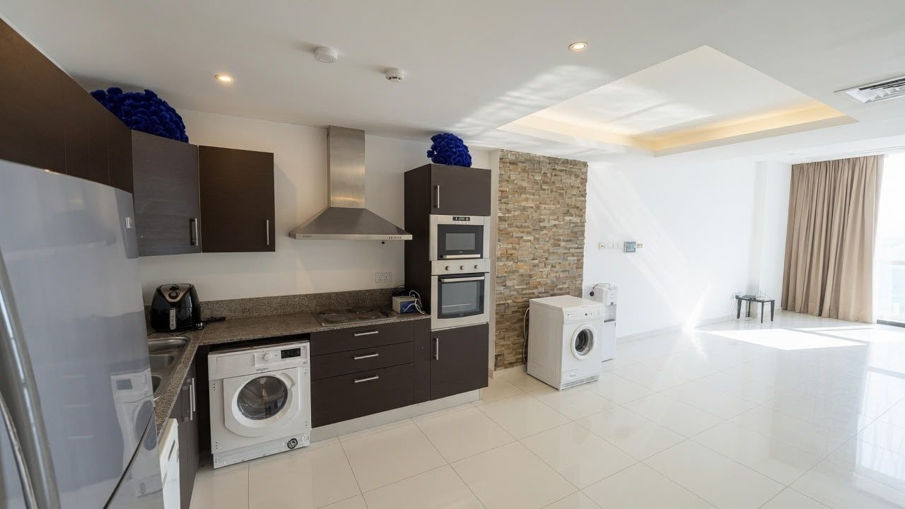 2 Bedroom Duplex with Water Views and Pool