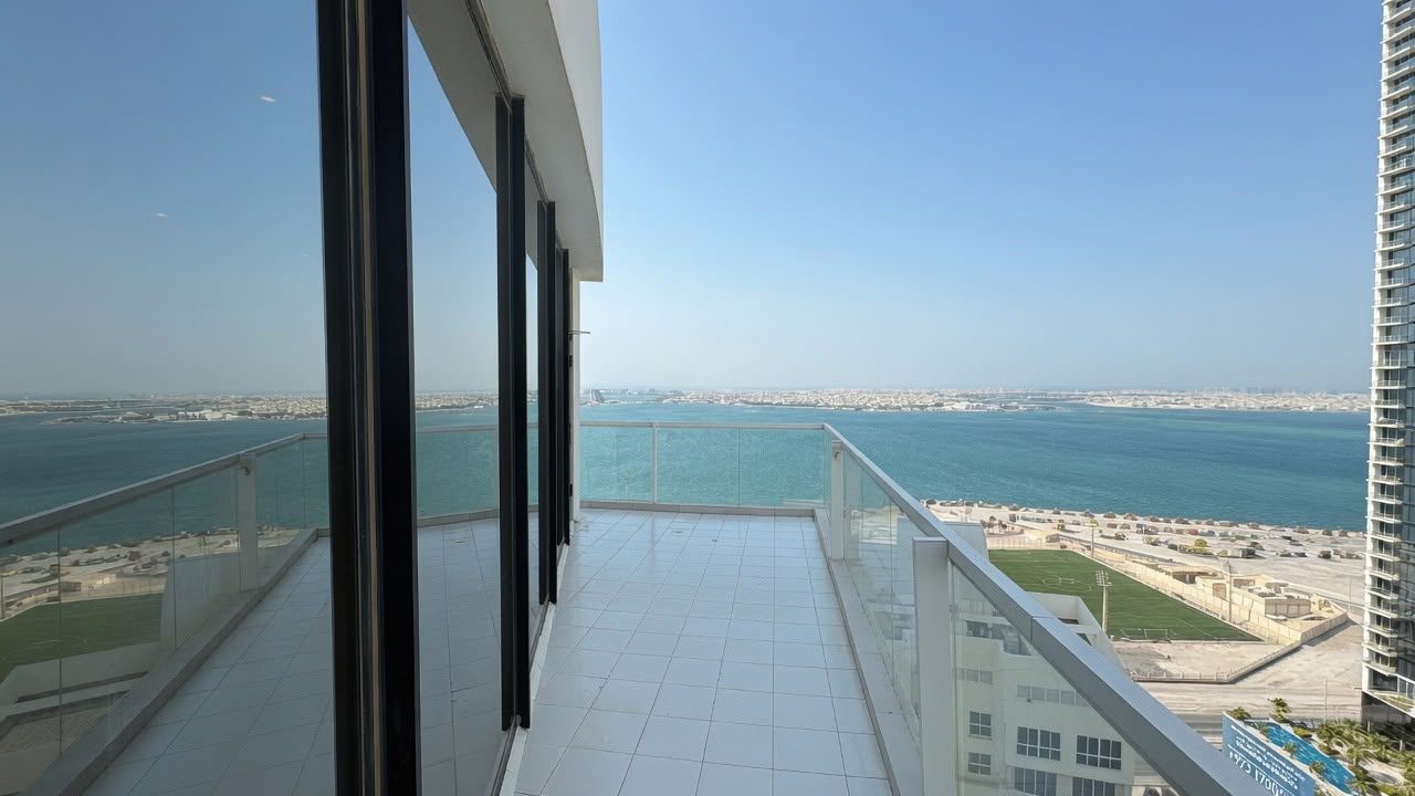 Two-Bedroom Apartment with Landmark Views