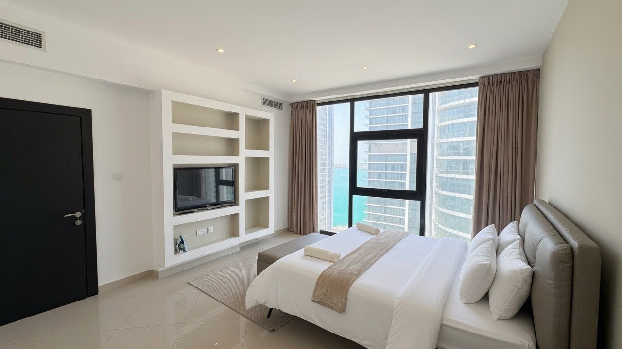 Two-Bedroom Apartment with Landmark Views