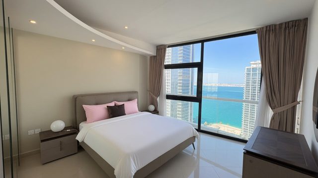 Two-Bedroom Apartment with Landmark Views