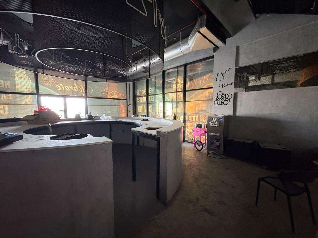 Half Floor Retail Space, 320 sqm