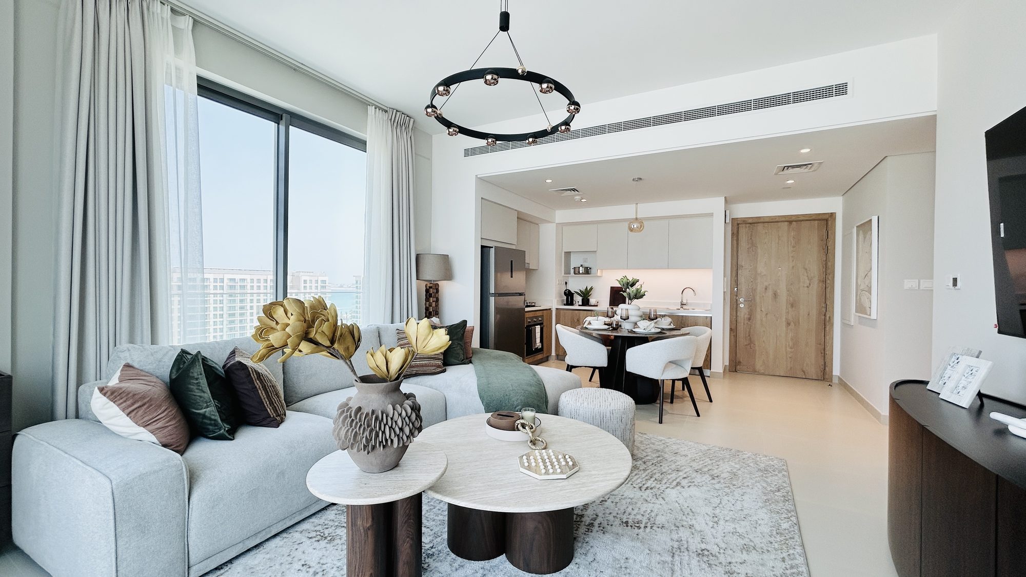 Four-Bedroom Apartment with Water View and Parking