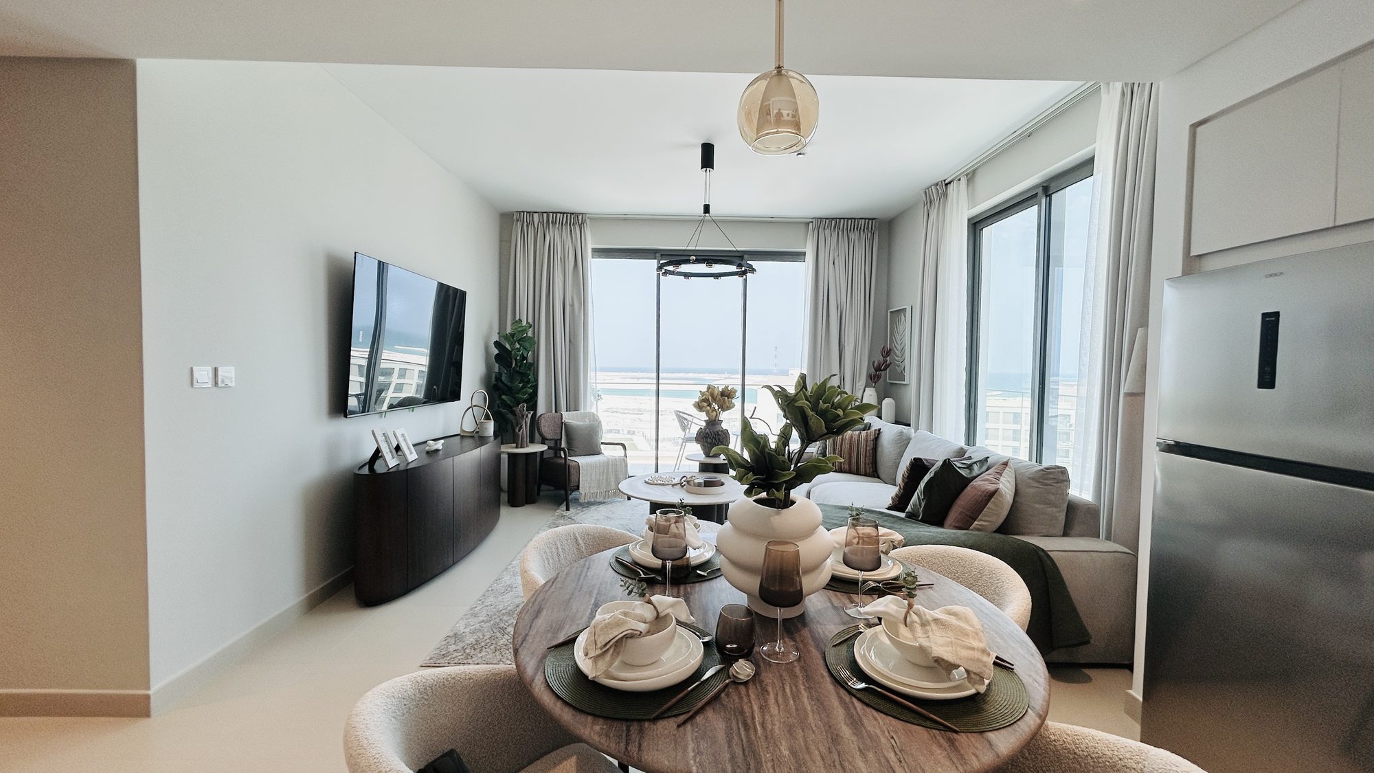 Four-Bedroom Apartment with Water View and Parking