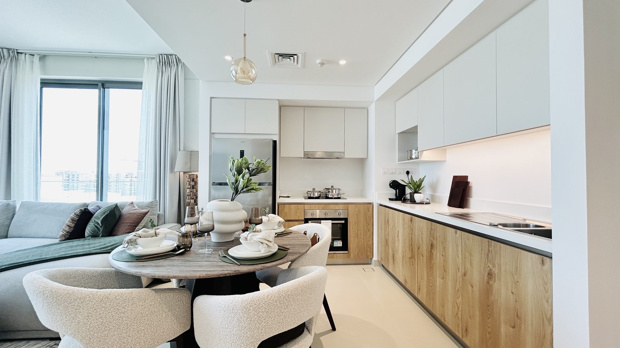 Four-Bedroom Apartment with Water View and Parking