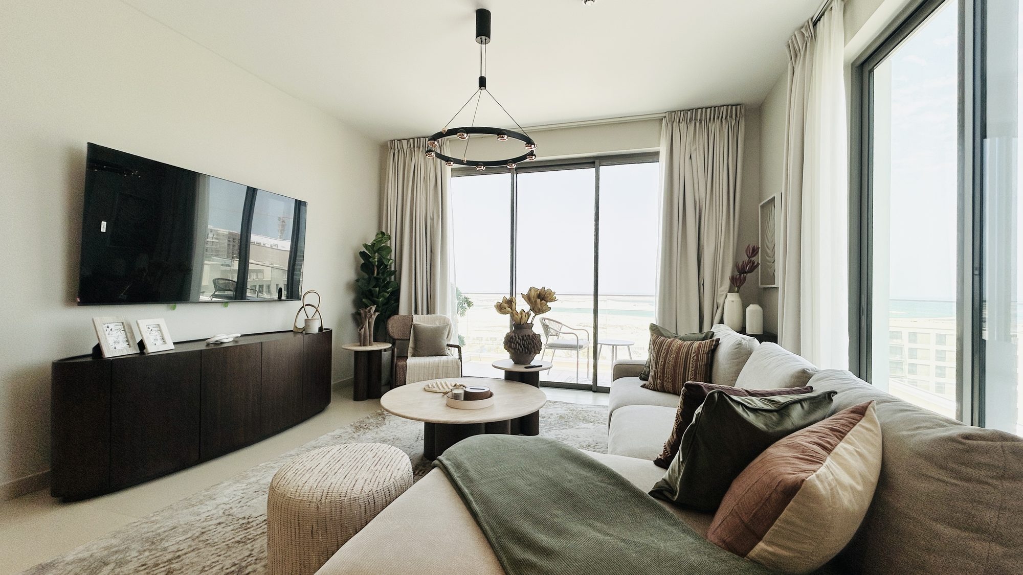 Four-Bedroom Apartment with Water View and Parking