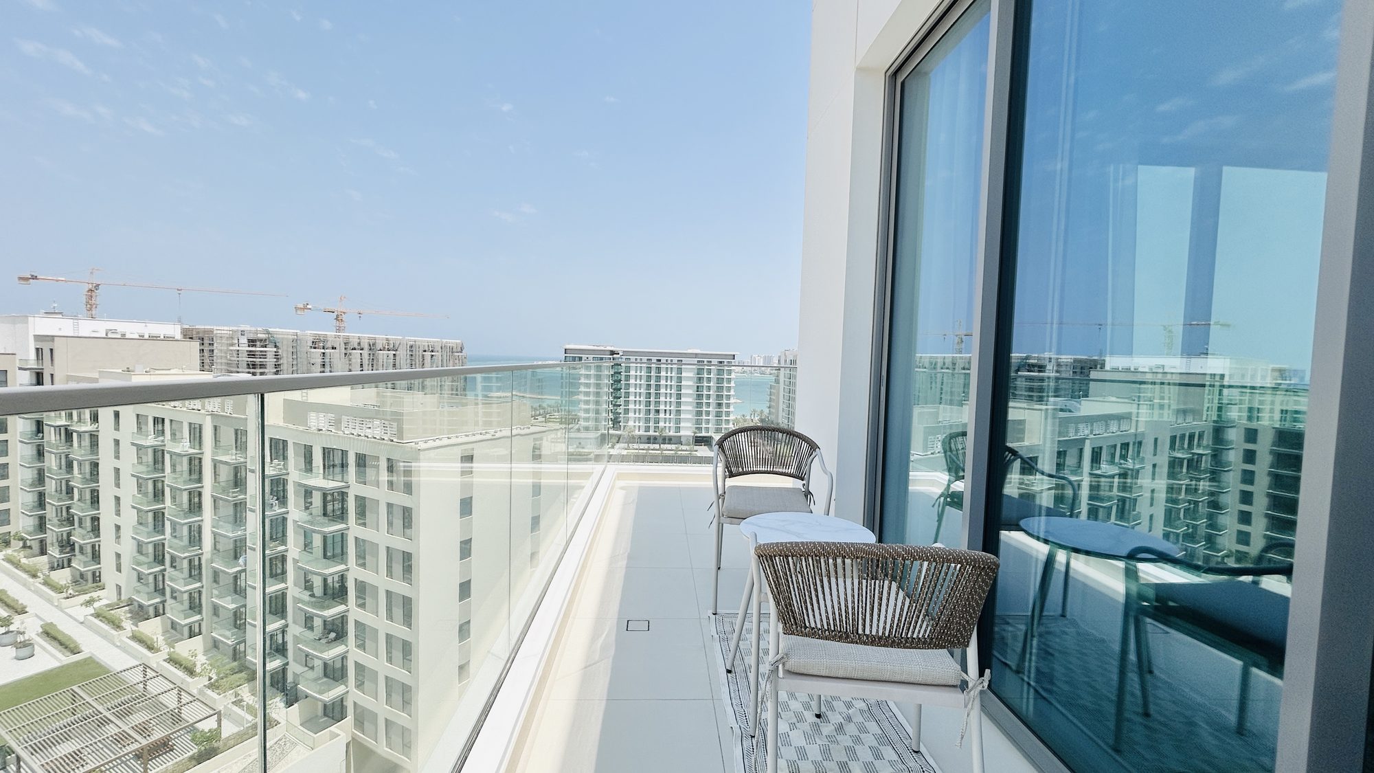 Four-Bedroom Apartment with Water View and Parking