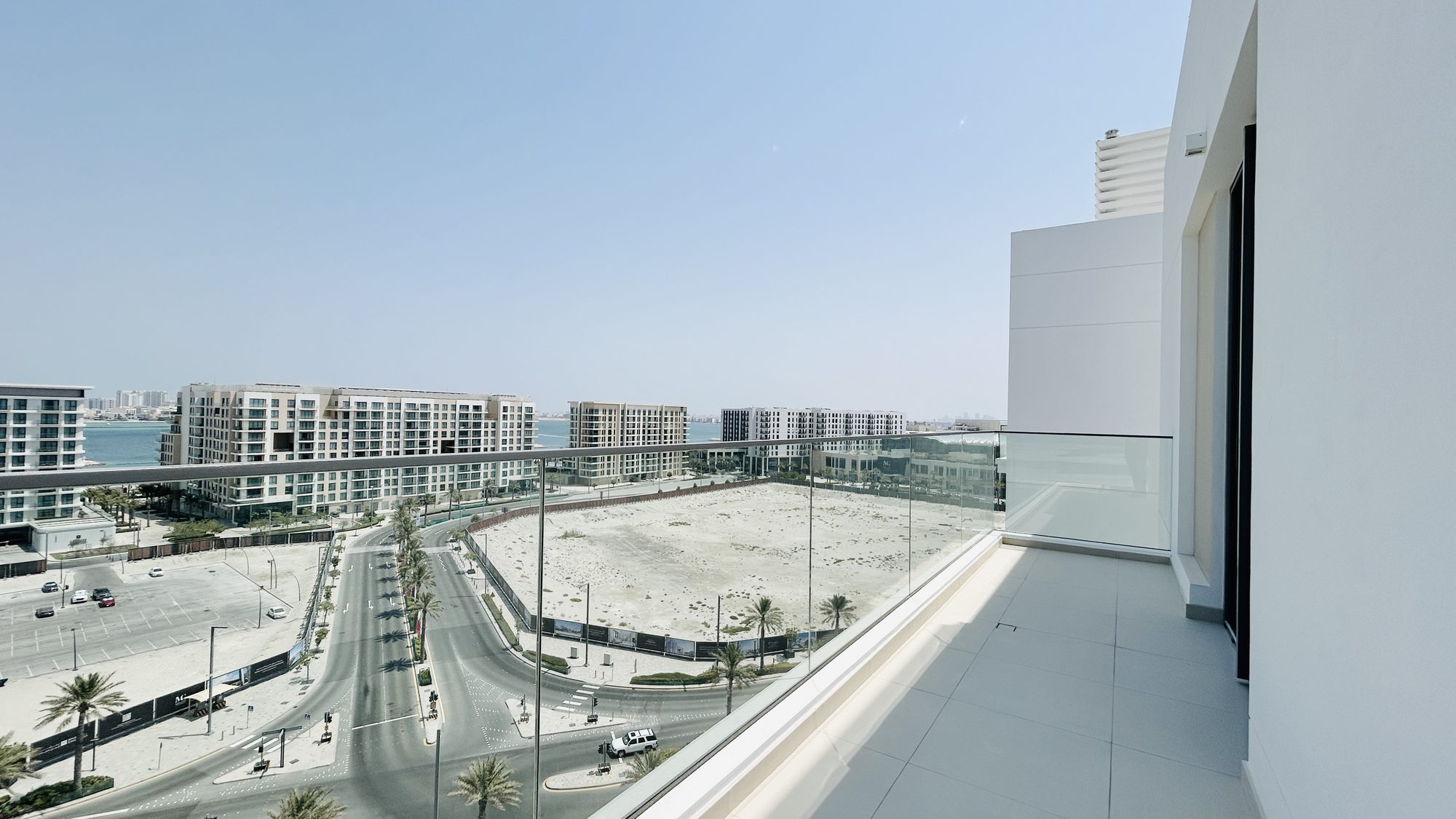 Four-Bedroom Apartment with Water View and Parking