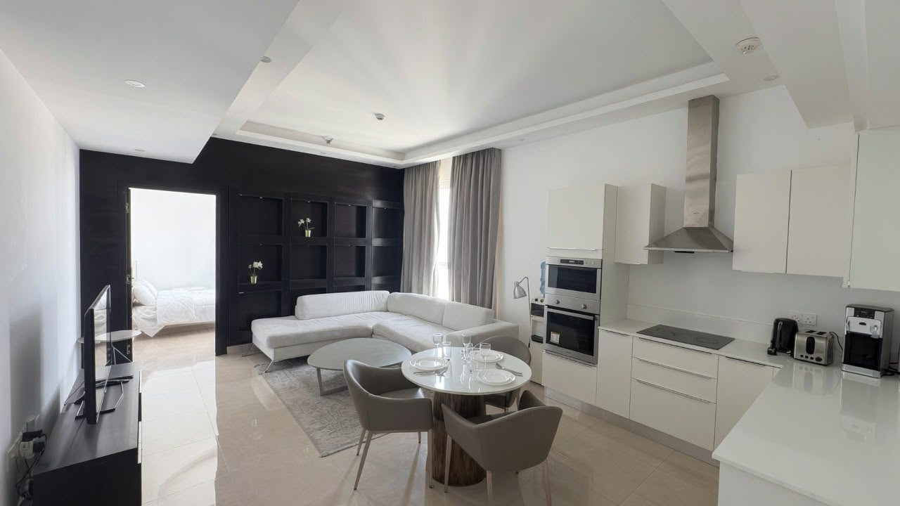 One-Bedroom Apartment with Water Views