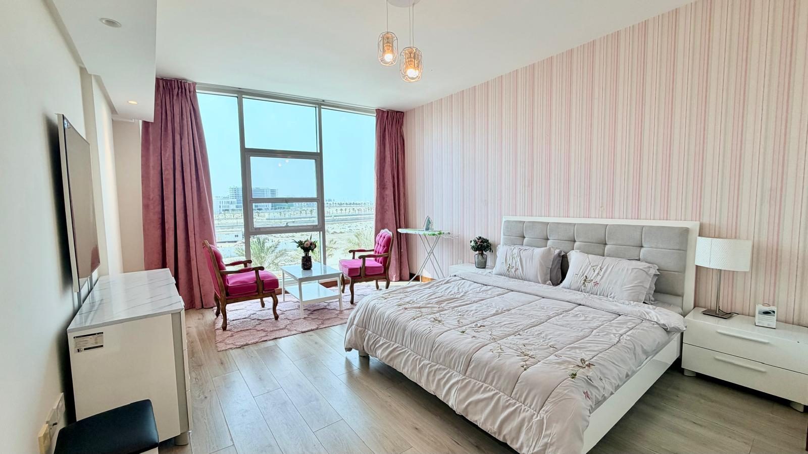 One-Bedroom Apartment with Water Views