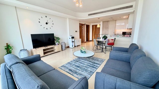 One-Bedroom Apartment with Water Views