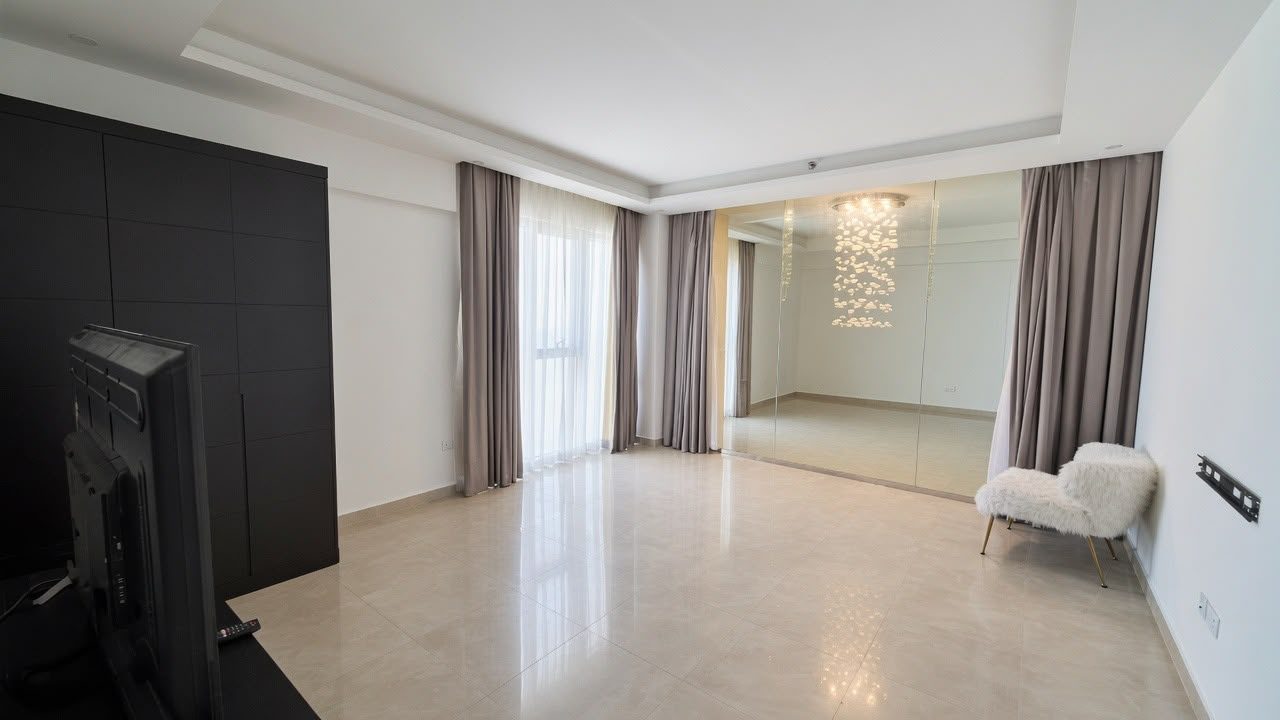 Three-Bedroom Duplex with Four Bathrooms