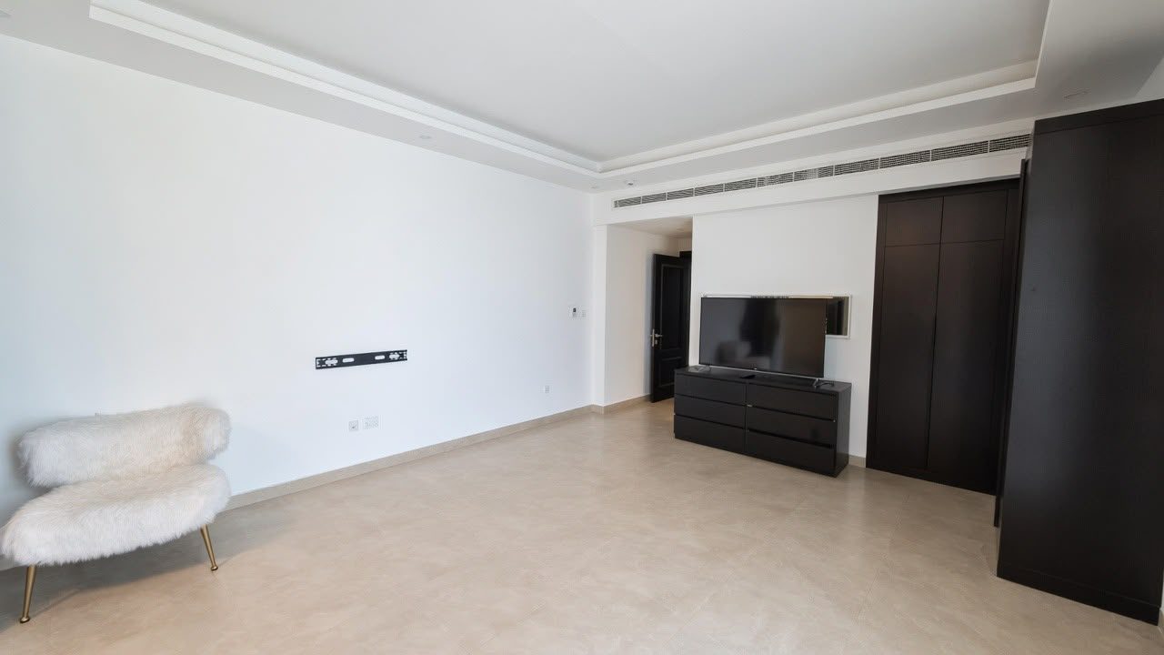 Three-Bedroom Duplex with Four Bathrooms