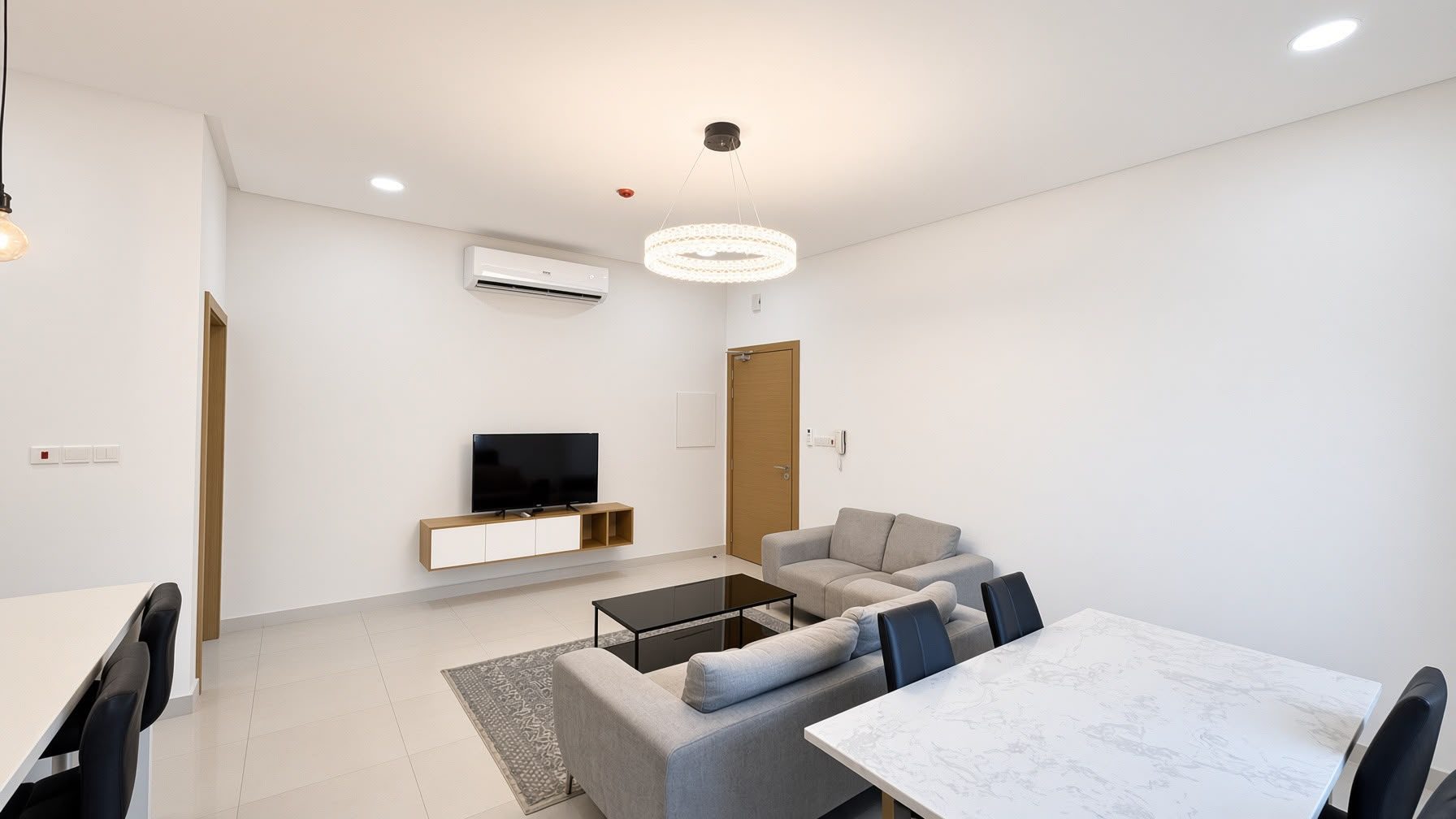 One-Bedroom Apartment with Two Bathrooms