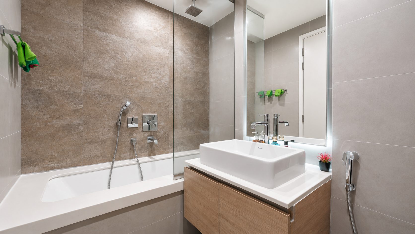 One-Bedroom Apartment with Dual Bathrooms