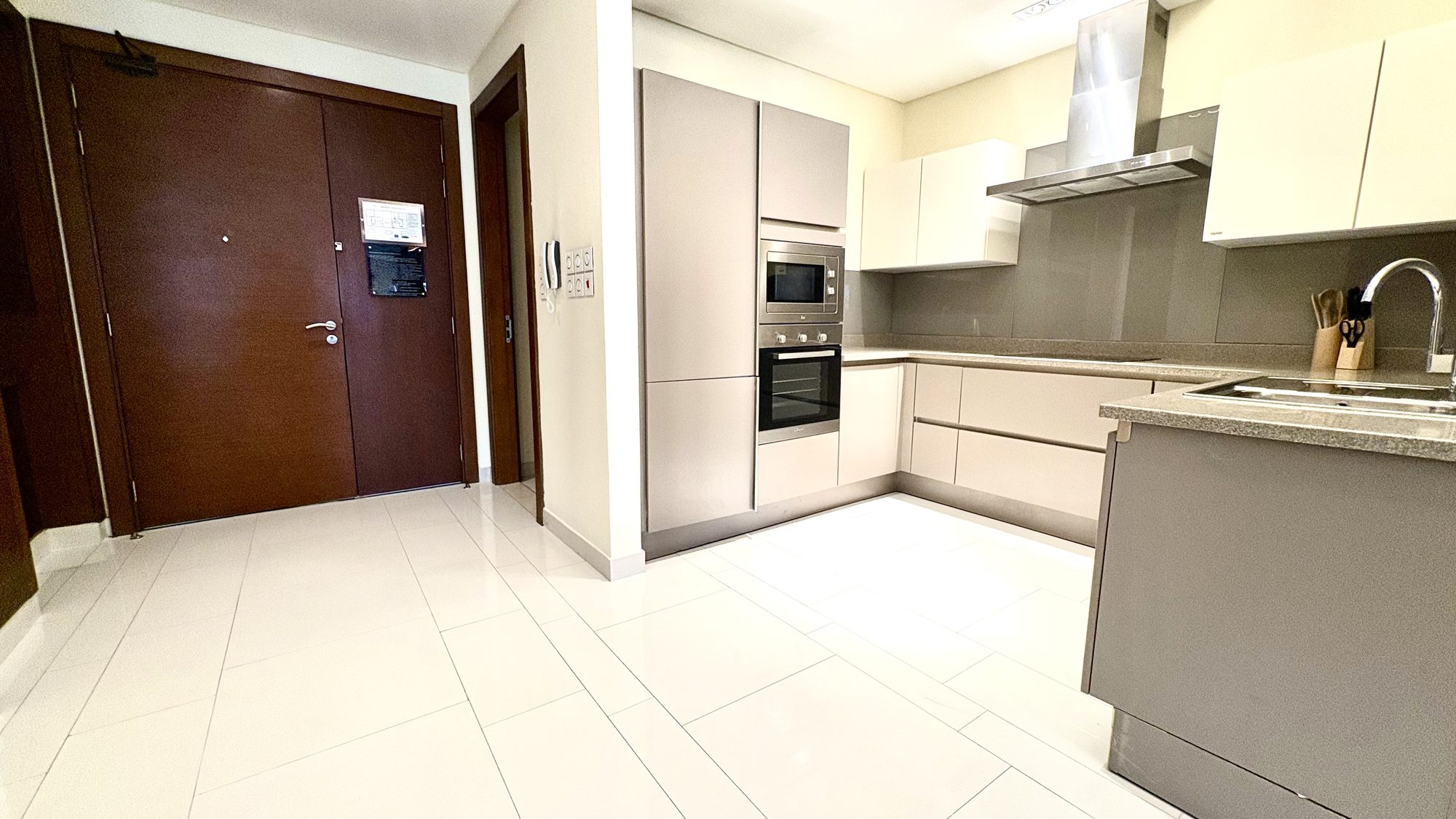 1-Bedroom Apartment with Two Bathrooms