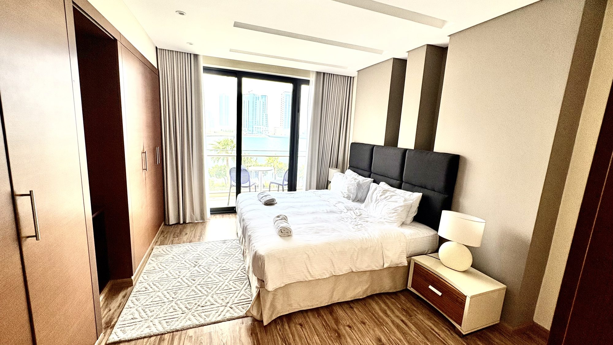1-Bedroom Apartment with Two Bathrooms