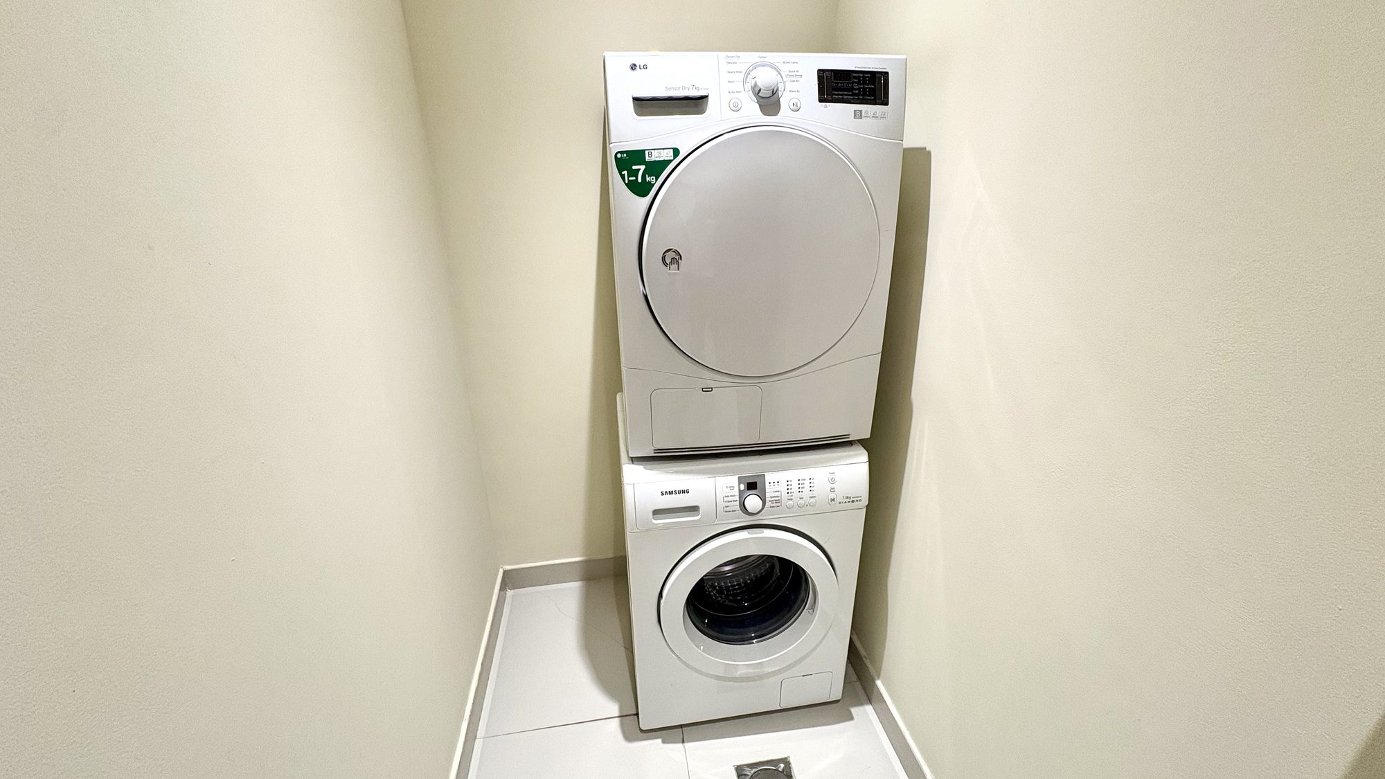 1-Bedroom Apartment with Two Bathrooms