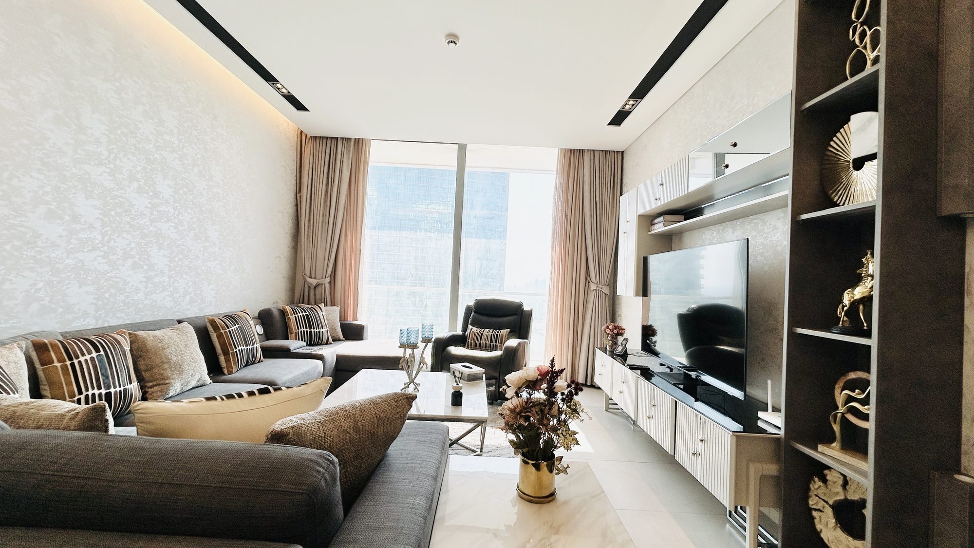 One-Bedroom Apartment with Two Bathrooms