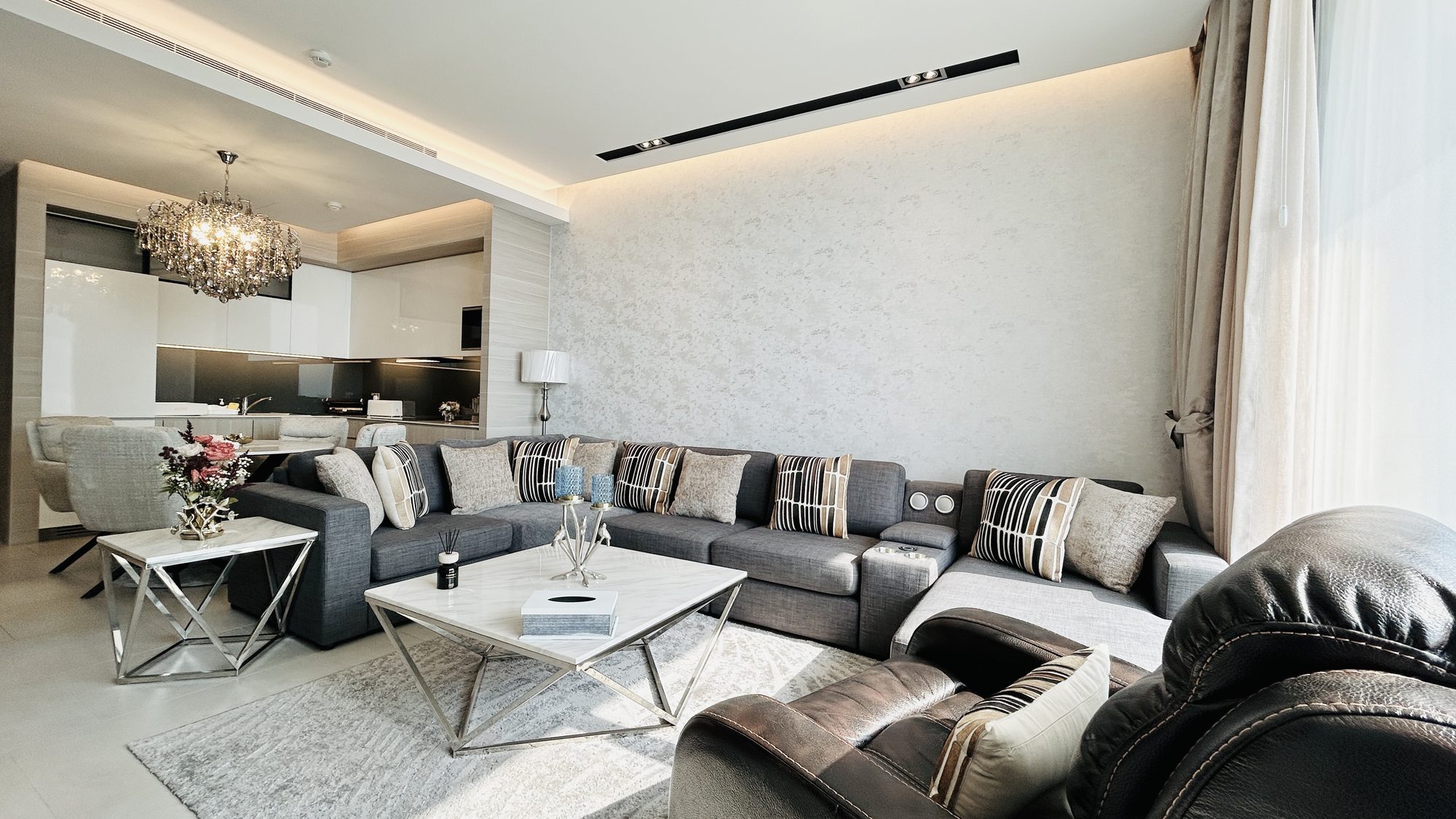 One-Bedroom Apartment with Two Bathrooms