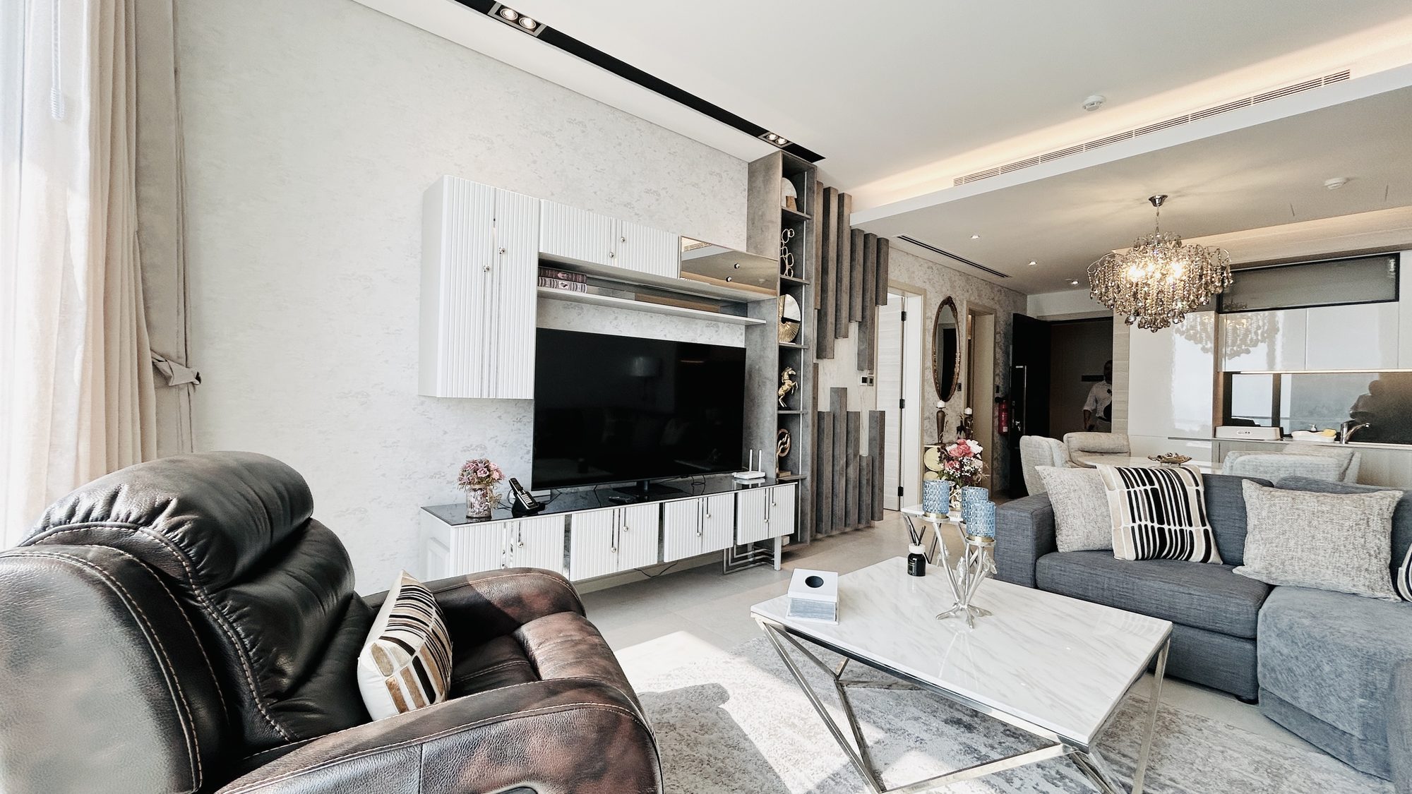 One-Bedroom Apartment with Two Bathrooms