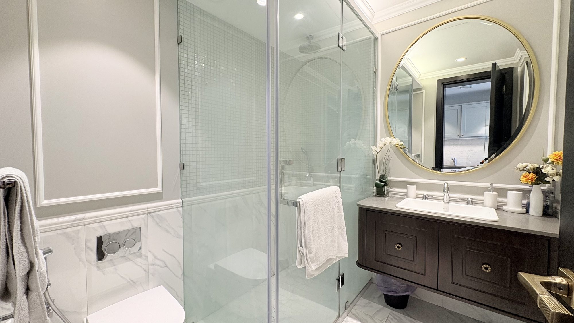 One-Bedroom Apartment with Water Views and Parking