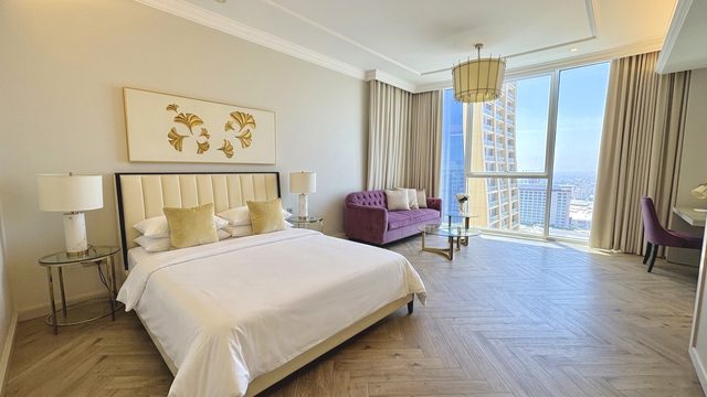 One-Bedroom Apartment with Water Views and Parking