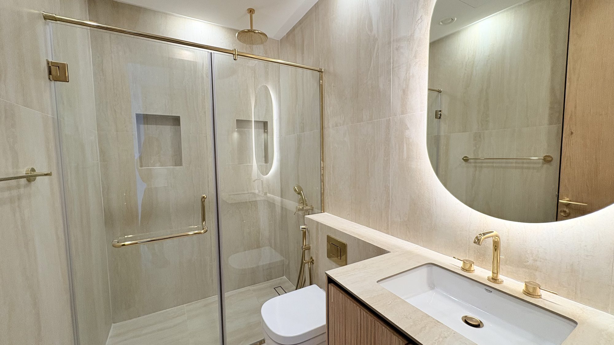 One-Bedroom Apartment with Water View and Balcony