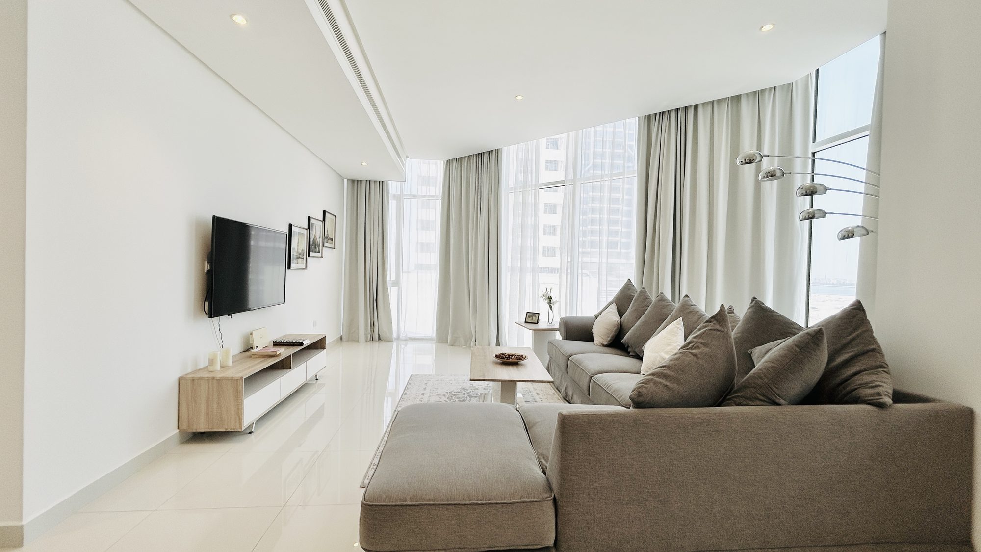 One-Bedroom Apartment with Two Bathrooms