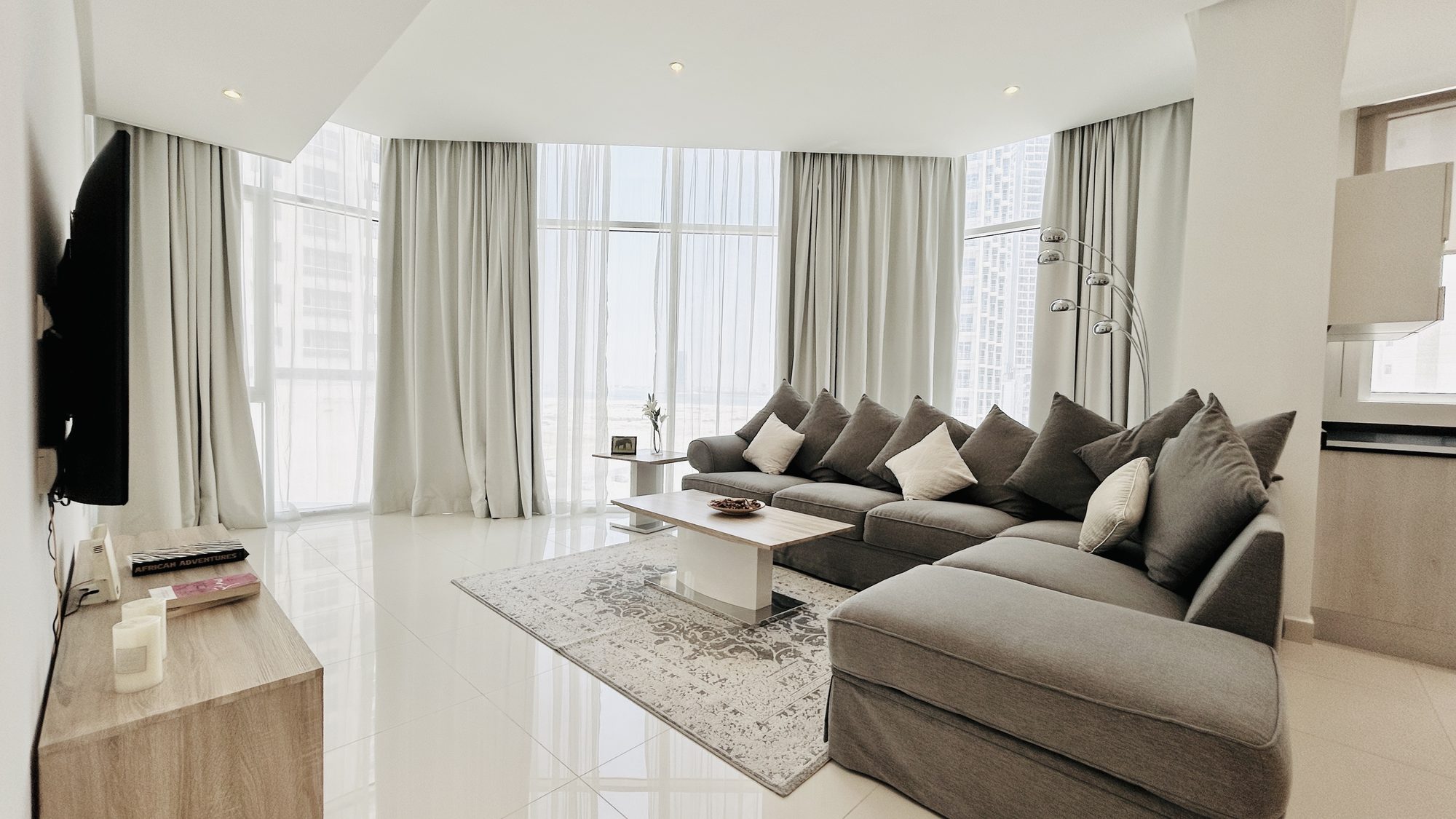 One-Bedroom Apartment with Two Bathrooms