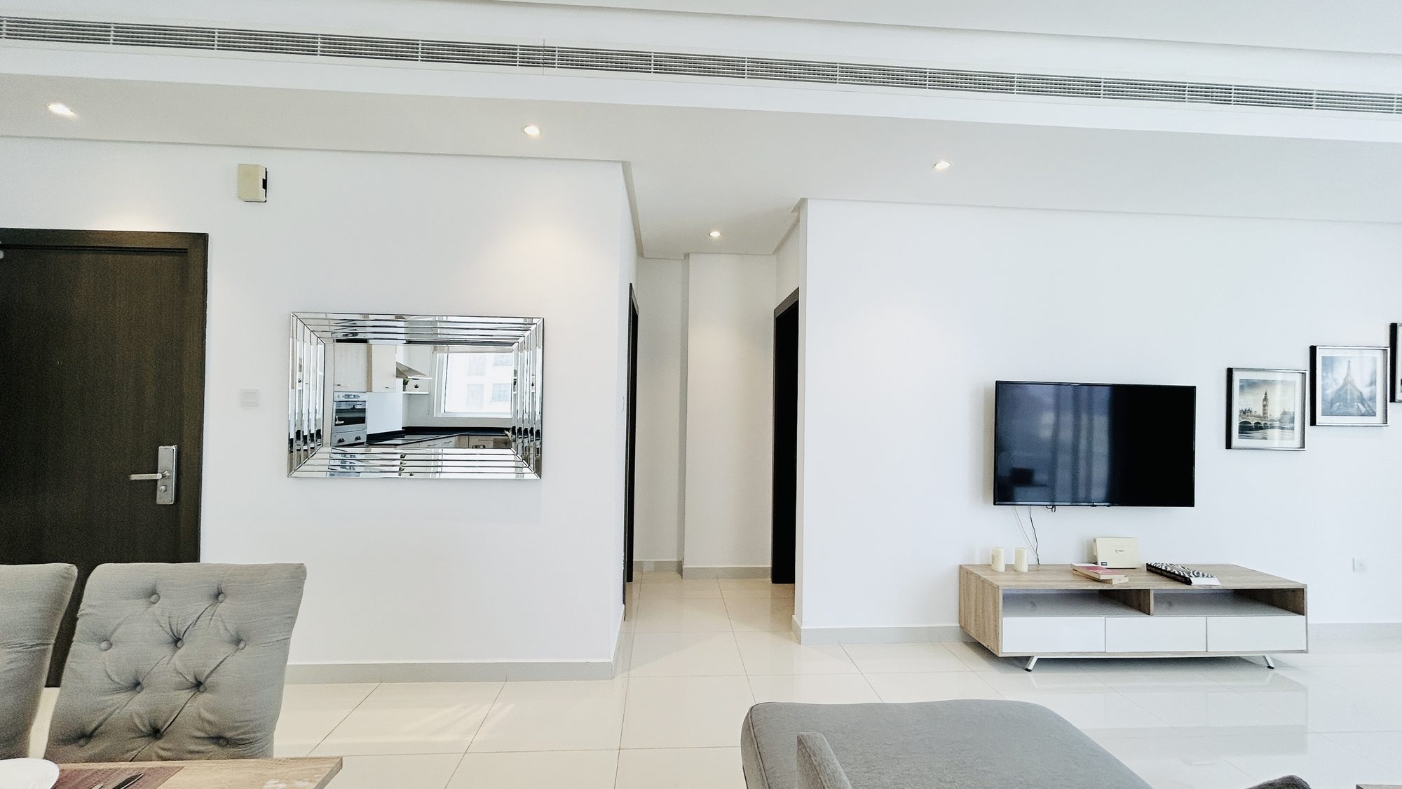 One-Bedroom Apartment with Two Bathrooms