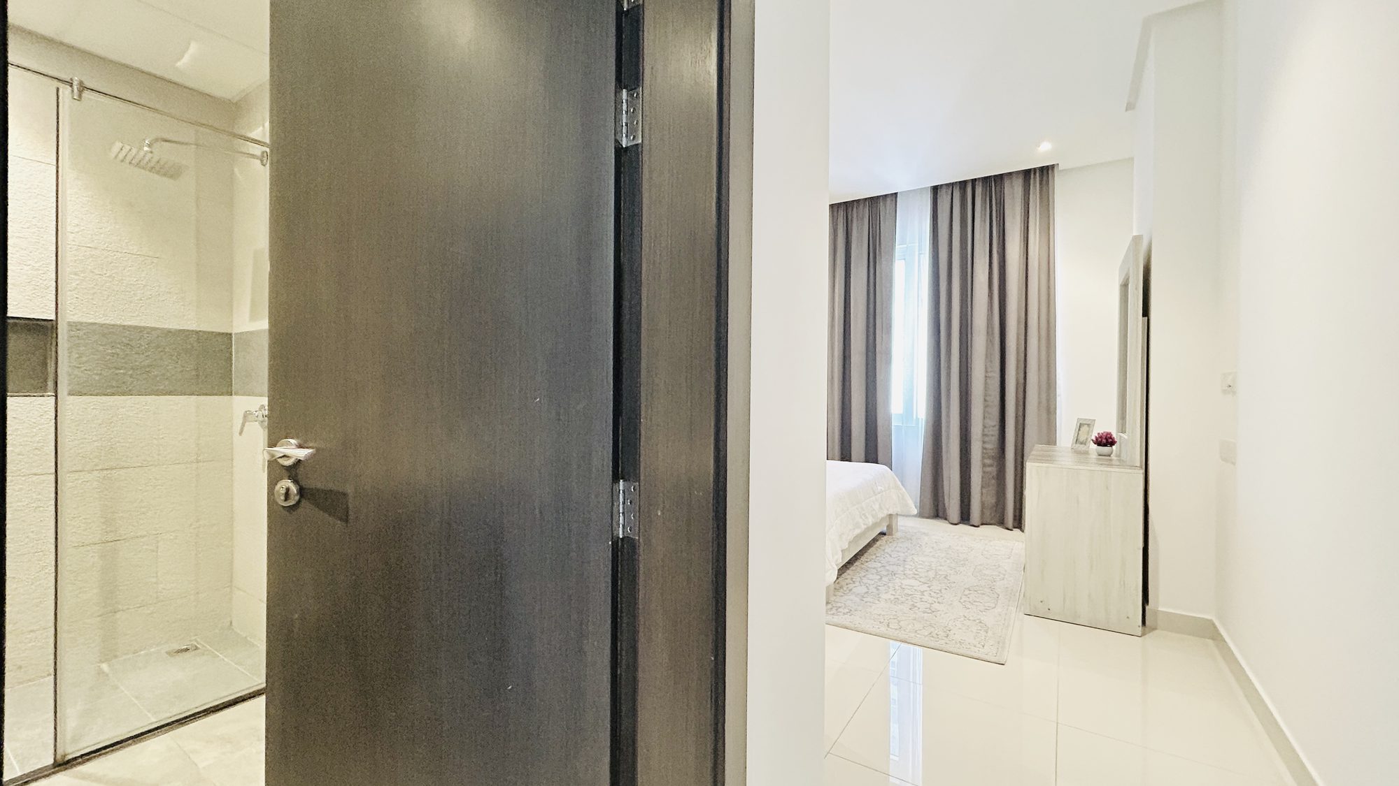 One-Bedroom Apartment with Two Bathrooms