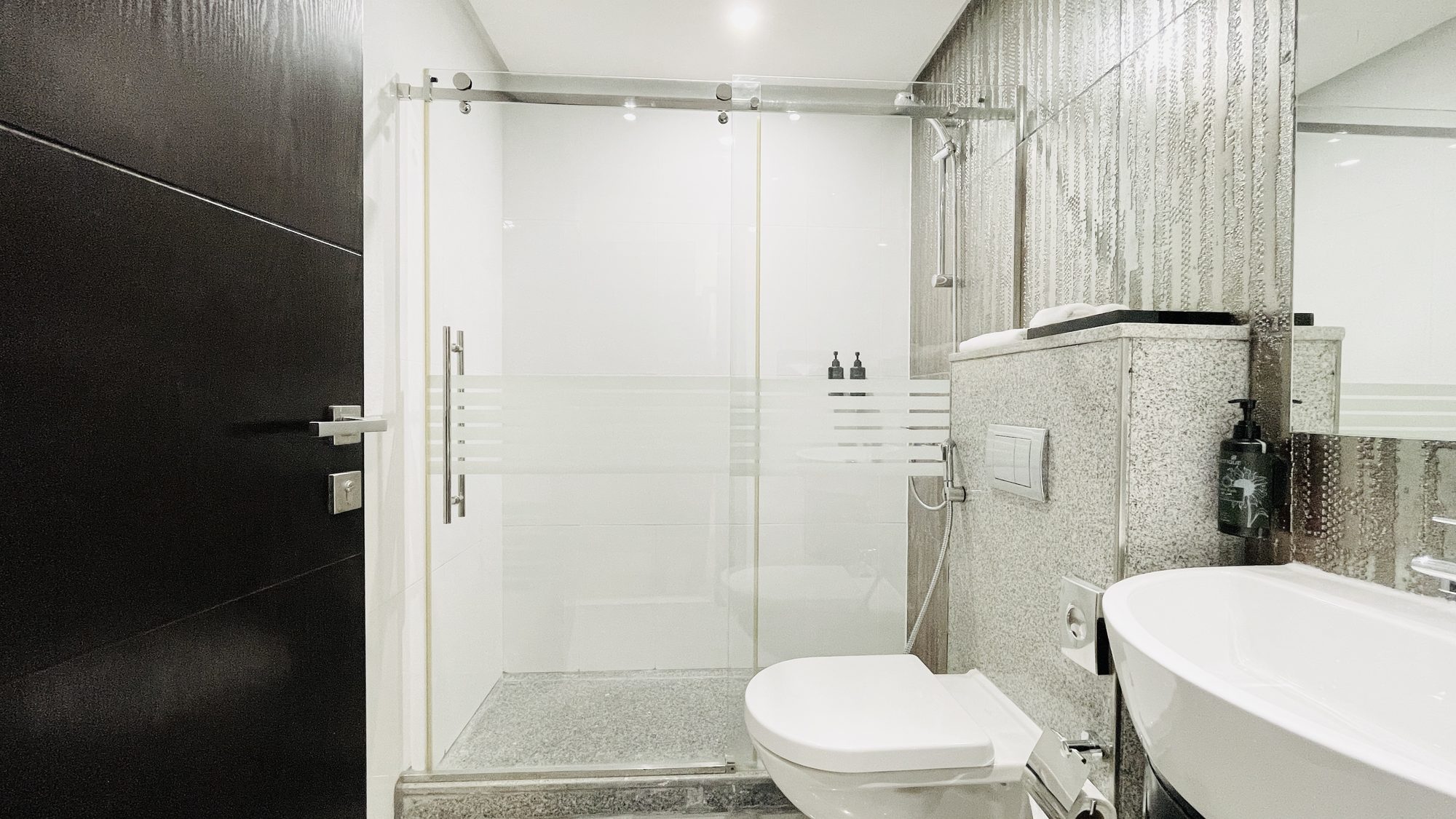 Three-Bedroom Apartment with Four Bathrooms