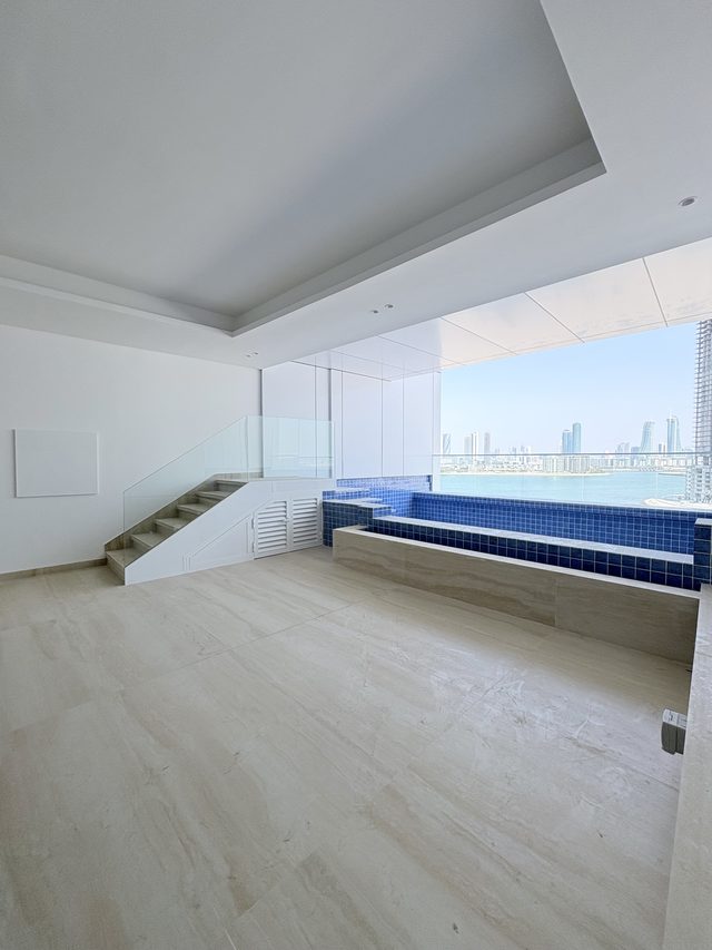 One Bedroom Apartment with Balcony and Water Views